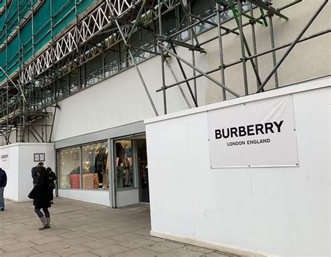 BURBERRY FACTORY SHOP: Tutto quello che c'è 